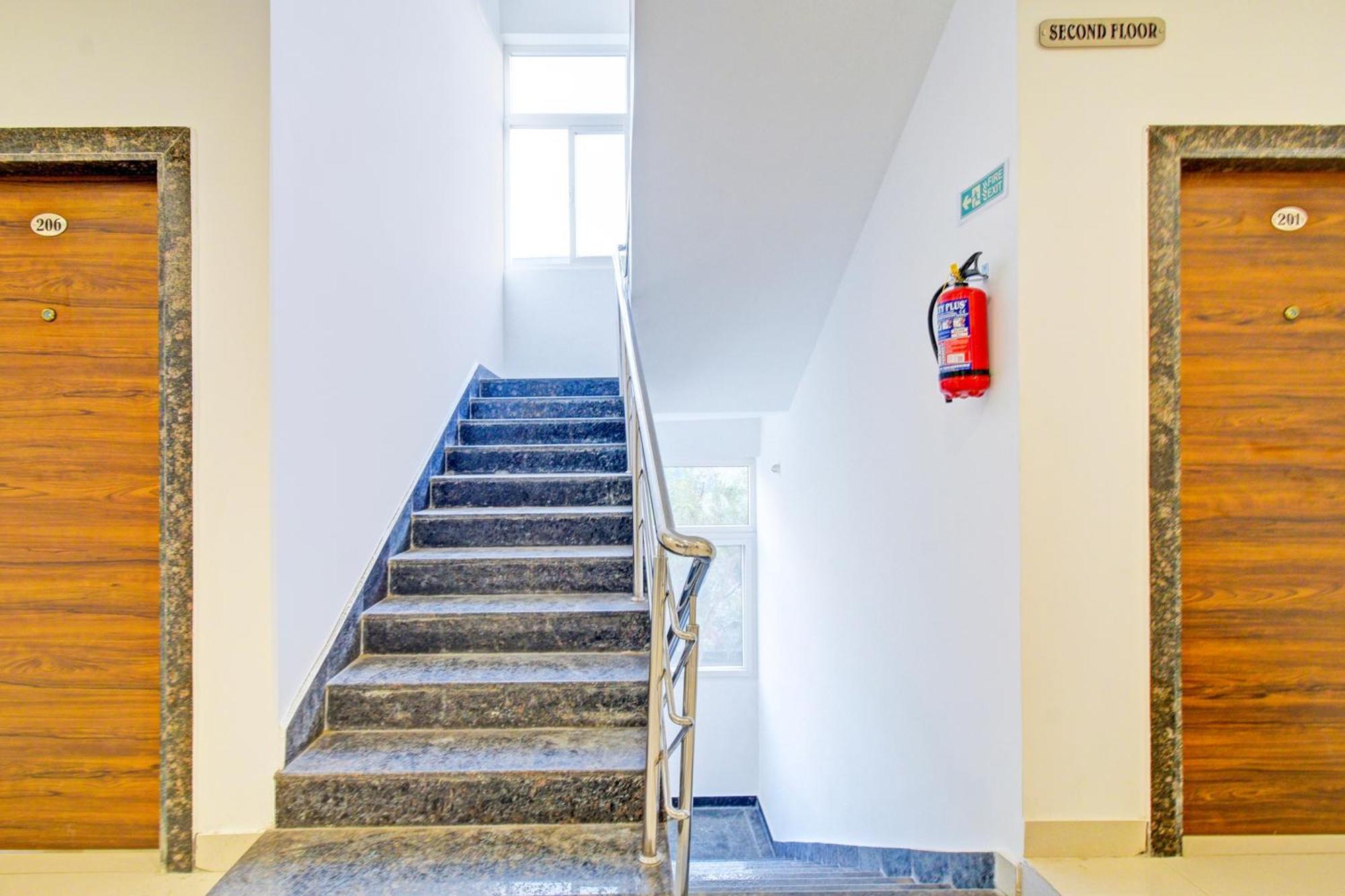 Super Townhouse Oak Suchitra Kompally Road Formerly Sun Moon Hotels Trimulgherry Ngoại thất bức ảnh
